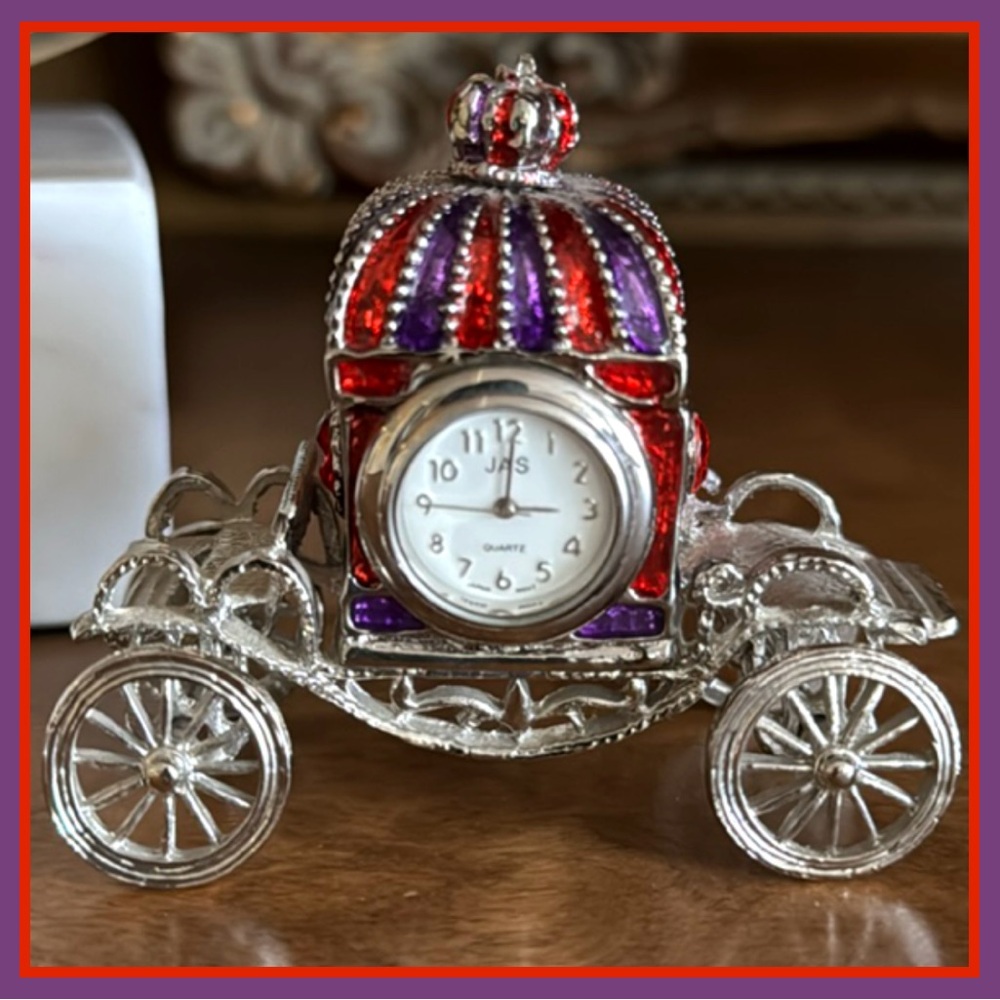 👑JAS CLOCK MINIATURE CARRIAGE ON WHEELS